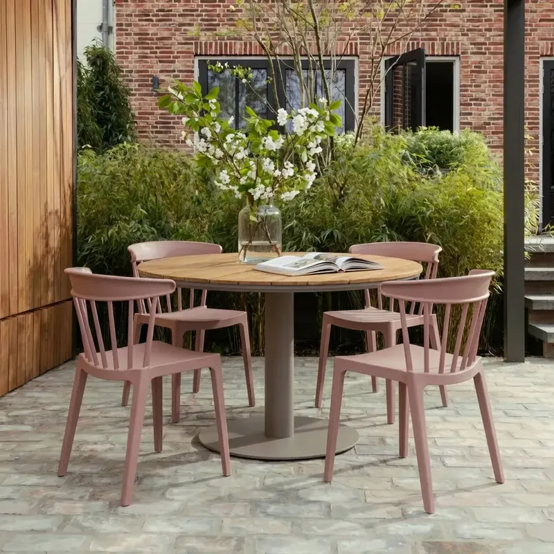 Vela Gartentisch rund, im Wohnraum