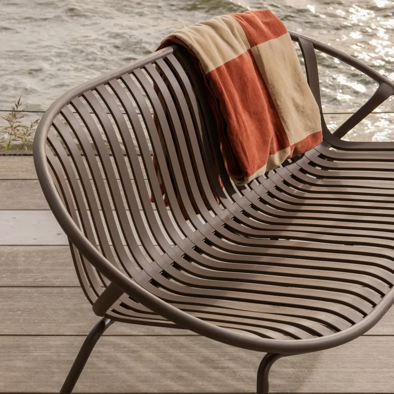 Zena Wohndecke aus Baumwolle, Rostbraun/beige, im Wohnraum, Ansicht 2