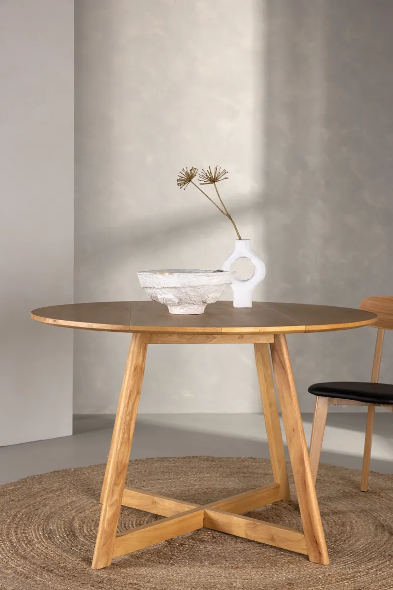 Yakidon runder Esstisch Ø 120 cm mit Kreuzgestell in Braun, im Wohnraum, Ansicht 1