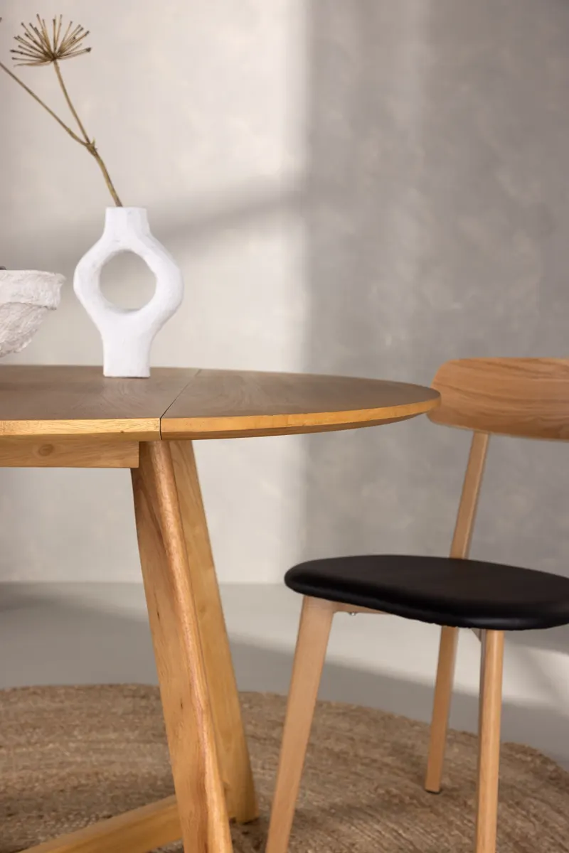 Yakidon runder Esstisch Ø 120 cm mit Kreuzgestell in Braun, im Wohnraum, Ansicht 4