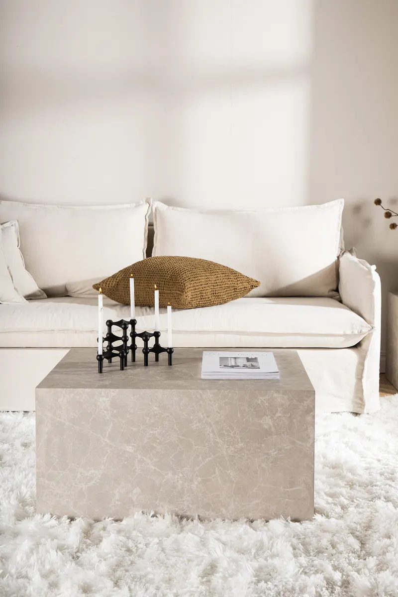 York eckiger Couchtisch in Blockform in 80 × 60 cm, Beige, im Wohnraum, Ansicht 1