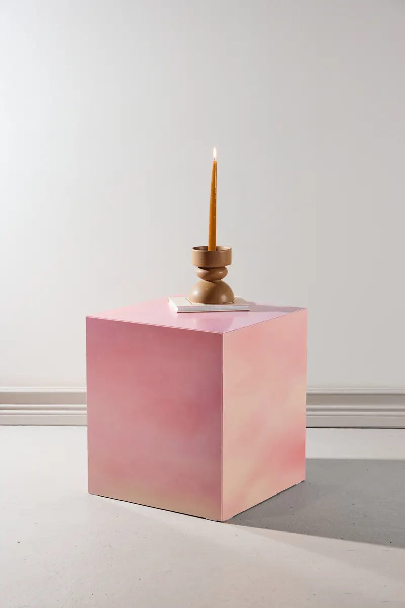 York eckiger Couchtisch in Blockform in 40 × 40 cm, Rosa, im Wohnraum, Ansicht 1