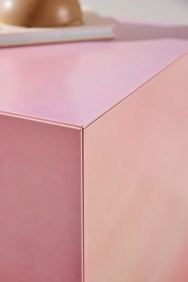 York eckiger Couchtisch in Blockform in 40 × 40 cm, Rosa, im Wohnraum, Ansicht 2