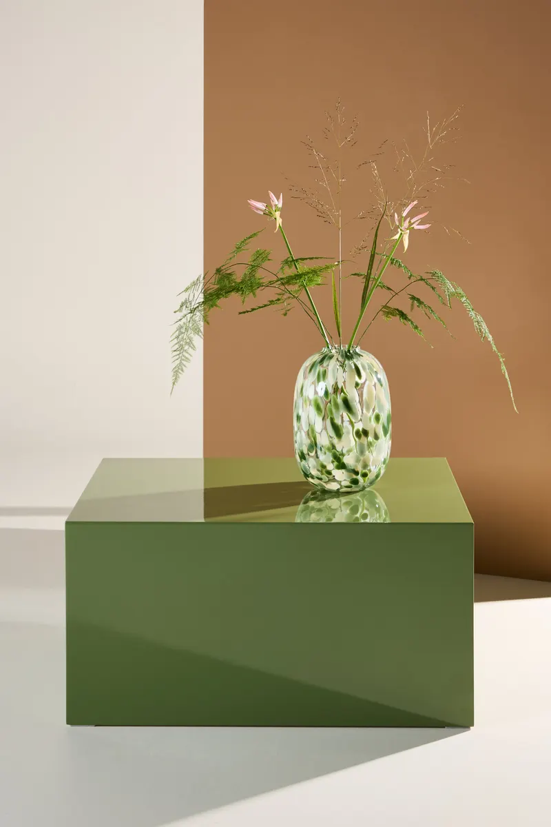 York eckiger Couchtisch in Blockform in 80 × 60 cm, Dunkelgrün, im Wohnraum, Ansicht 2