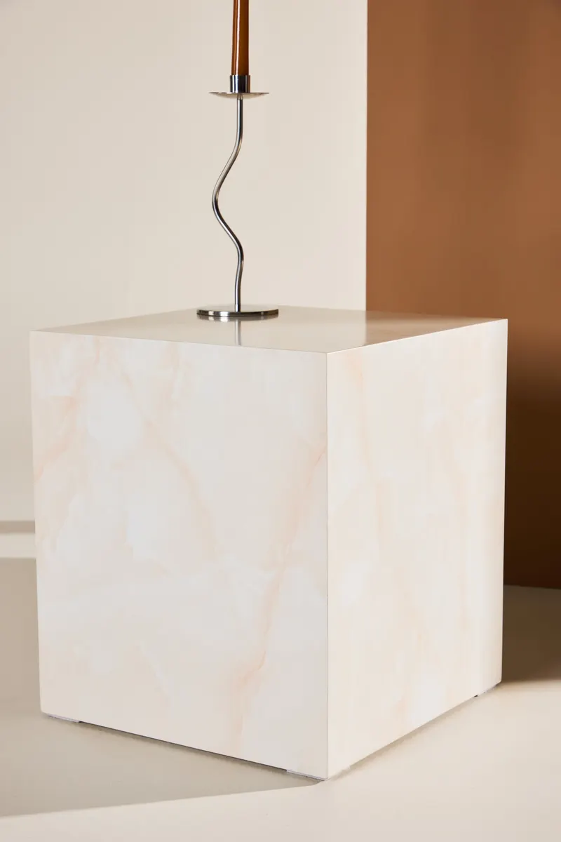 York eckiger Couchtisch in Blockform in 40 × 40 cm, Hellgelb, im Wohnraum, Ansicht 2