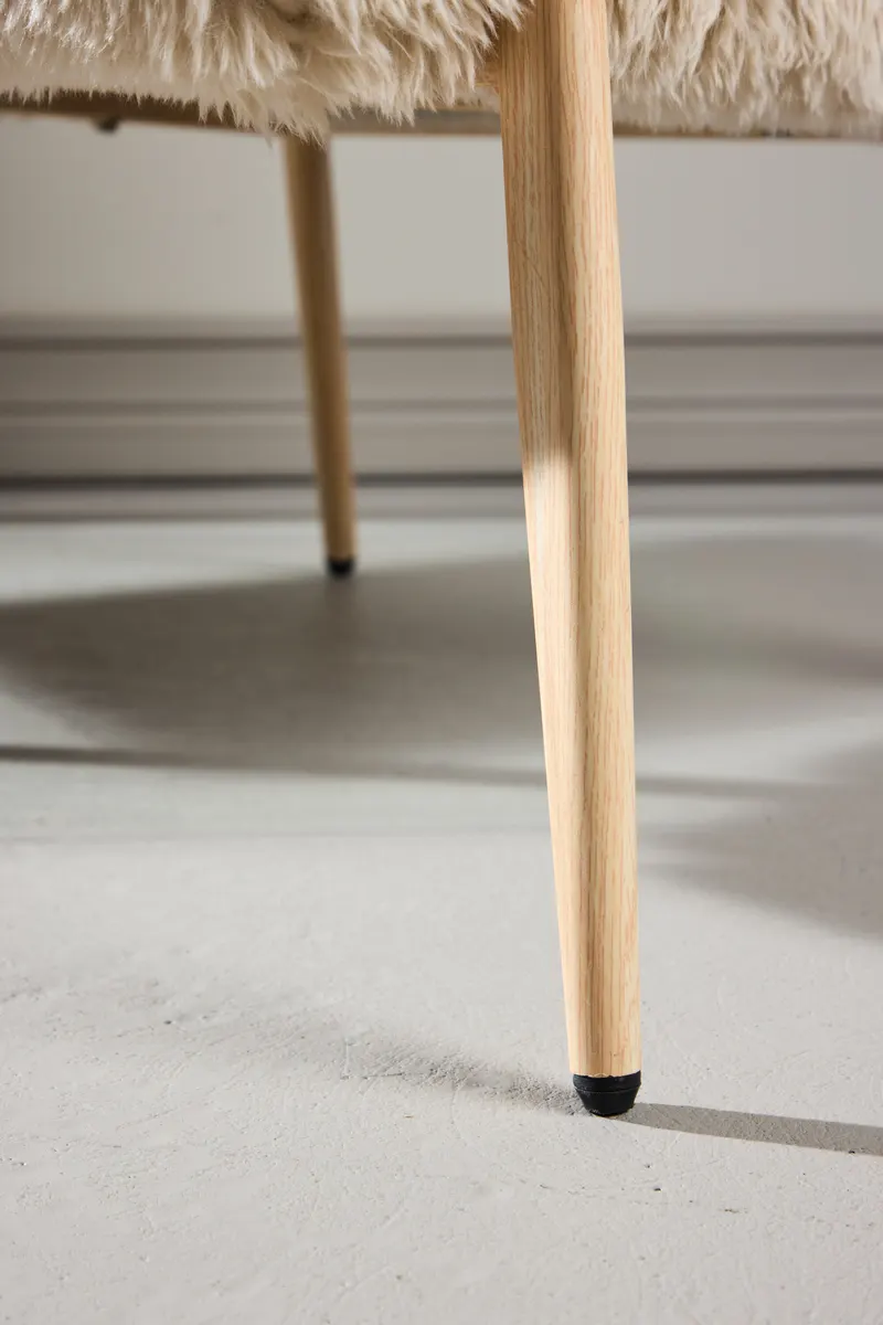 Zenzi Sessel mit Kunstfell und Beinen in Holzoptik, im Wohnraum, Ansicht 4