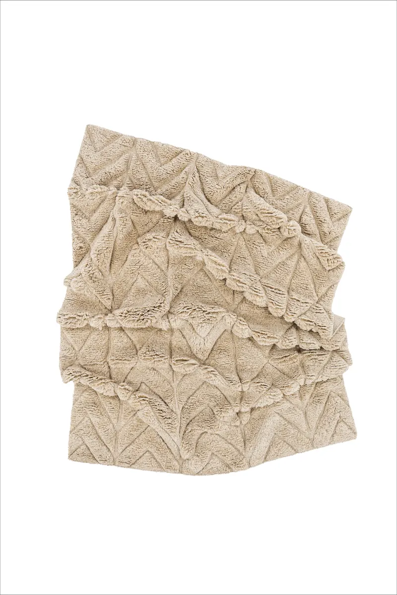 Zoe Wollteppich mit V-Linienmuster in 300 × 200 cm, im Wohnraum, Ansicht 4
