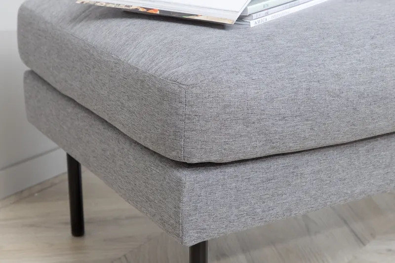 Zoom Hocker mit Stahlbeinen in Grau, Gestell Schwarz, Polyester, im Wohnraum, Ansicht 4