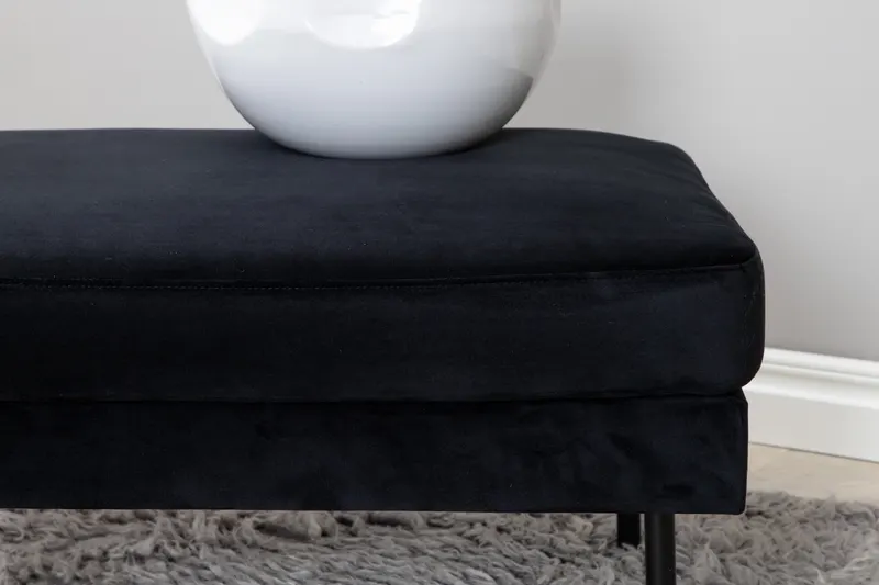 Zoom Hocker mit Stahlbeinen in Schwarz, Polyester-Samt, im Wohnraum, Ansicht 3