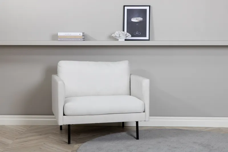 Zoom Sessel mit schwarzen Stahlbeinen in Hellbeige, Gestell Schwarz, Polyester, im Wohnraum, Ansicht 1