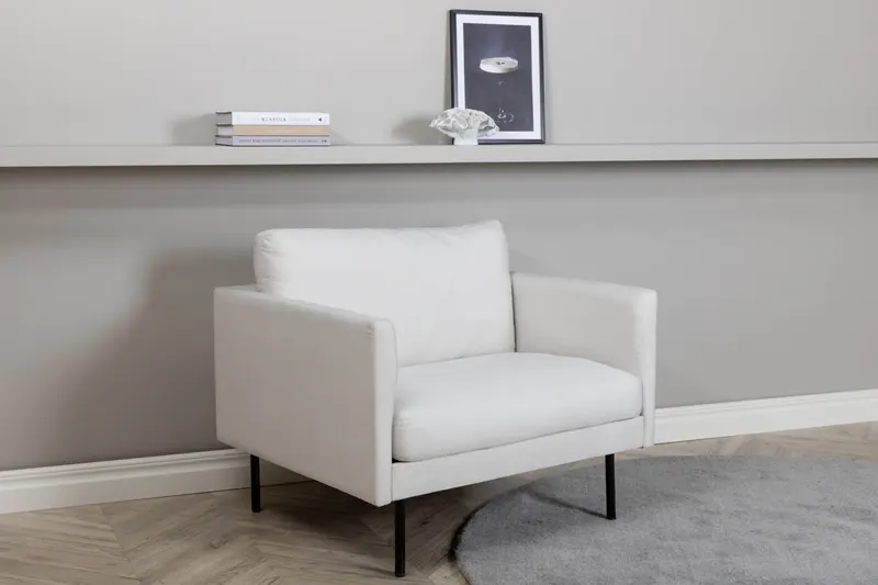 Zoom Sessel mit schwarzen Stahlbeinen in Hellbeige, Gestell Schwarz, Polyester, im Wohnraum, Ansicht 2