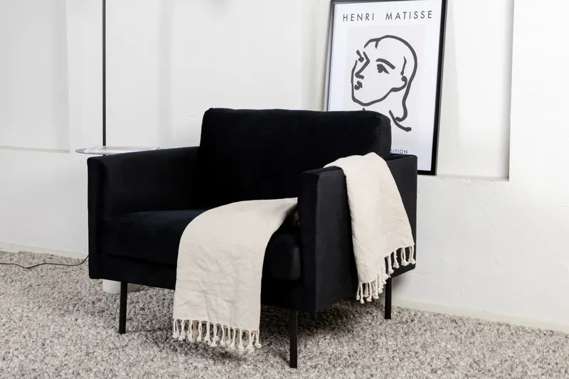 Zoom Sessel mit schwarzen Stahlbeinen in Schwarz, Polyester-Samt, im Wohnraum, Ansicht 2