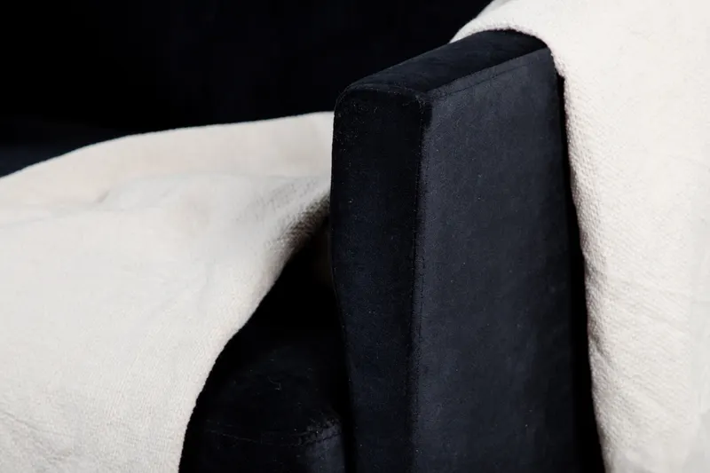 Zoom Sessel mit schwarzen Stahlbeinen in Schwarz, Polyester-Samt, im Wohnraum, Ansicht 3