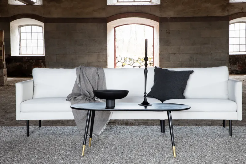 Zoom 3-Sitzer-Sofa auf schmalen Stahlbeinen in Hellbeige, Gestell Schwarz, Polyester, im Wohnraum, Ansicht 1