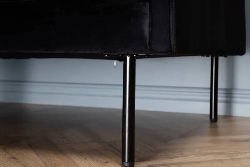 Zoom 3-Sitzer-Sofa auf schmalen Stahlbeinen in Schwarz, Polyester-Samt, im Wohnraum, Ansicht 5