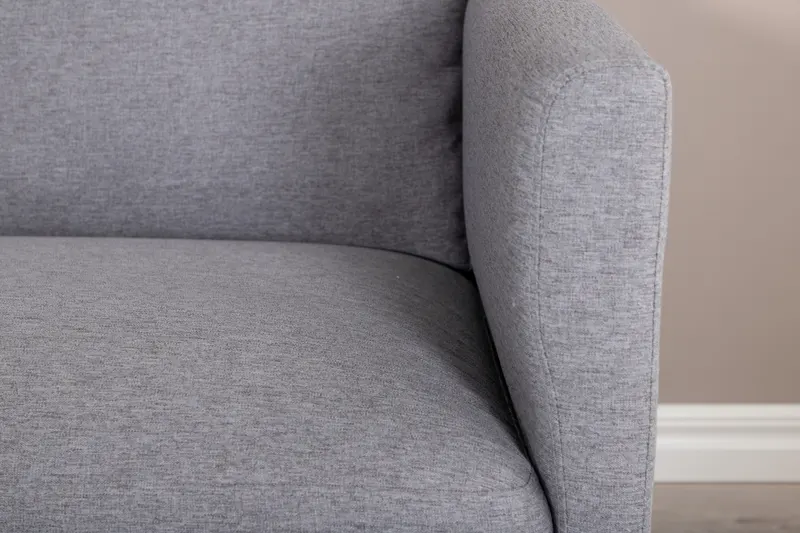 Zoom 2-Sitzer-Sofa mit Stahlbeinen in Grau, Gestell Schwarz, im Wohnraum, Ansicht 8