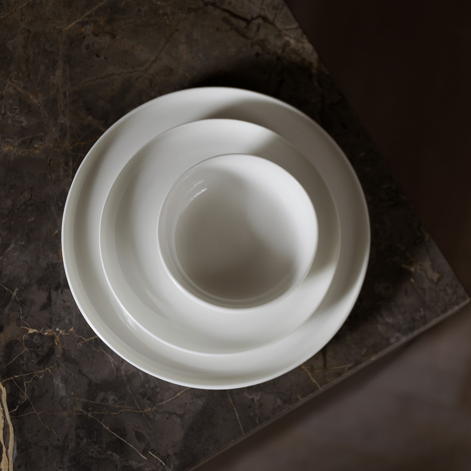 Alura Teller aus Vegan Bone Porcelain, Weiß, Ø 20 cm, Ansicht 3