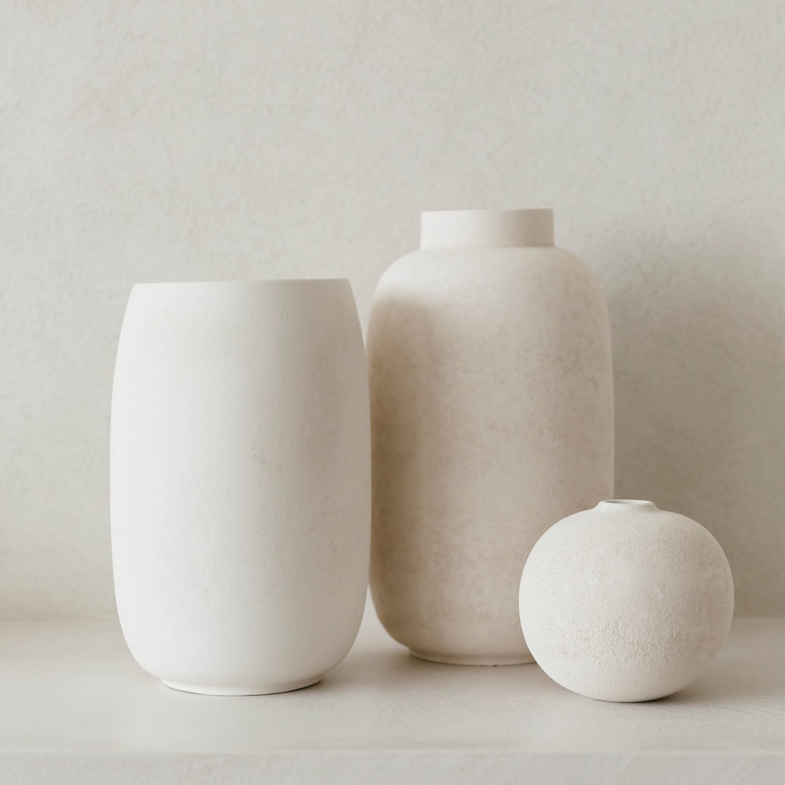 Bullet Vase aus Steinzeug, Weiß, Ø 23 cm, H 20 cm, Ansicht 3