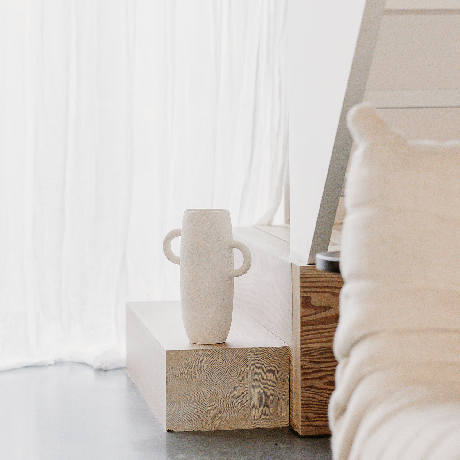 Bullet Vase aus Steinzeug, Weiß, Ø 11 cm, H 30 cm, Ansicht 5
