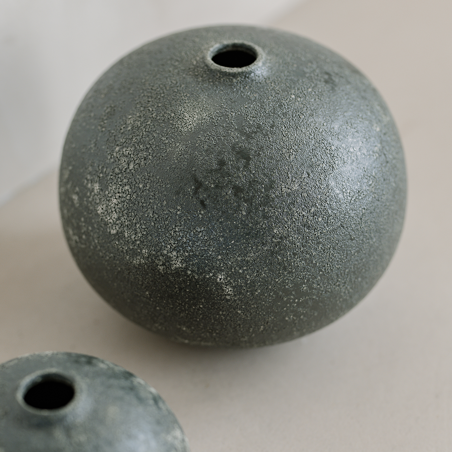 Bullet Vase aus Steinzeug, Grün, Ø 23 cm, H 20 cm, Ansicht 5
