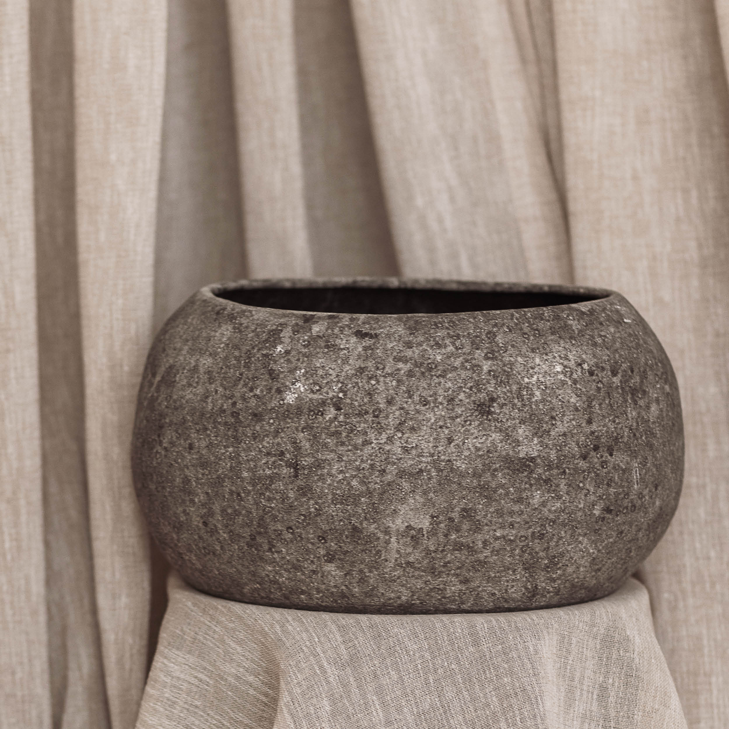 Cave Dekoschale aus Steinzeug, Anthrazit, Ø 26 cm, H 13,5 cm, Ansicht 4