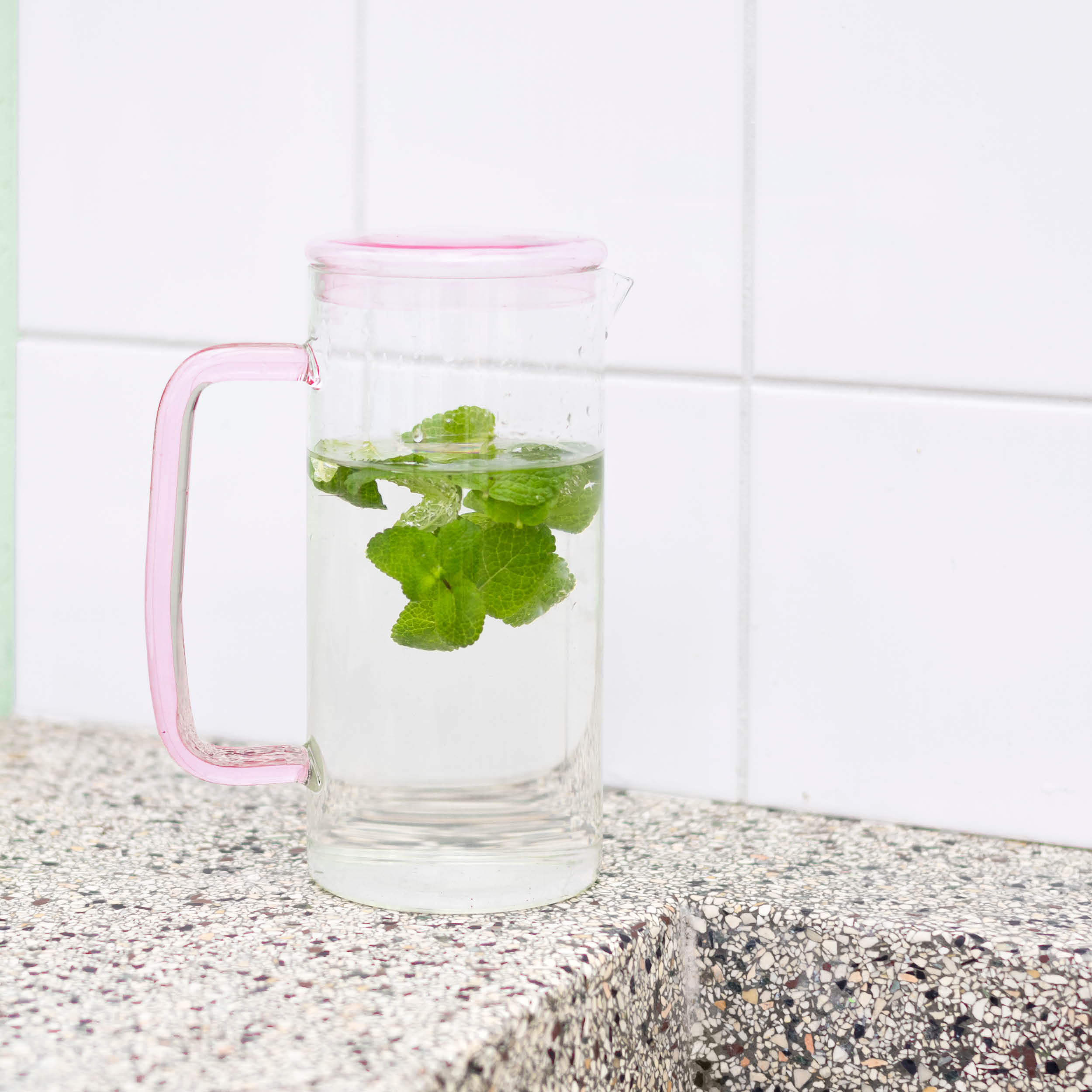 Cruse Karaffe aus Borosilikatglas mit Deckel, mit Deckel Rosa, 1,2 l, Ansicht 2