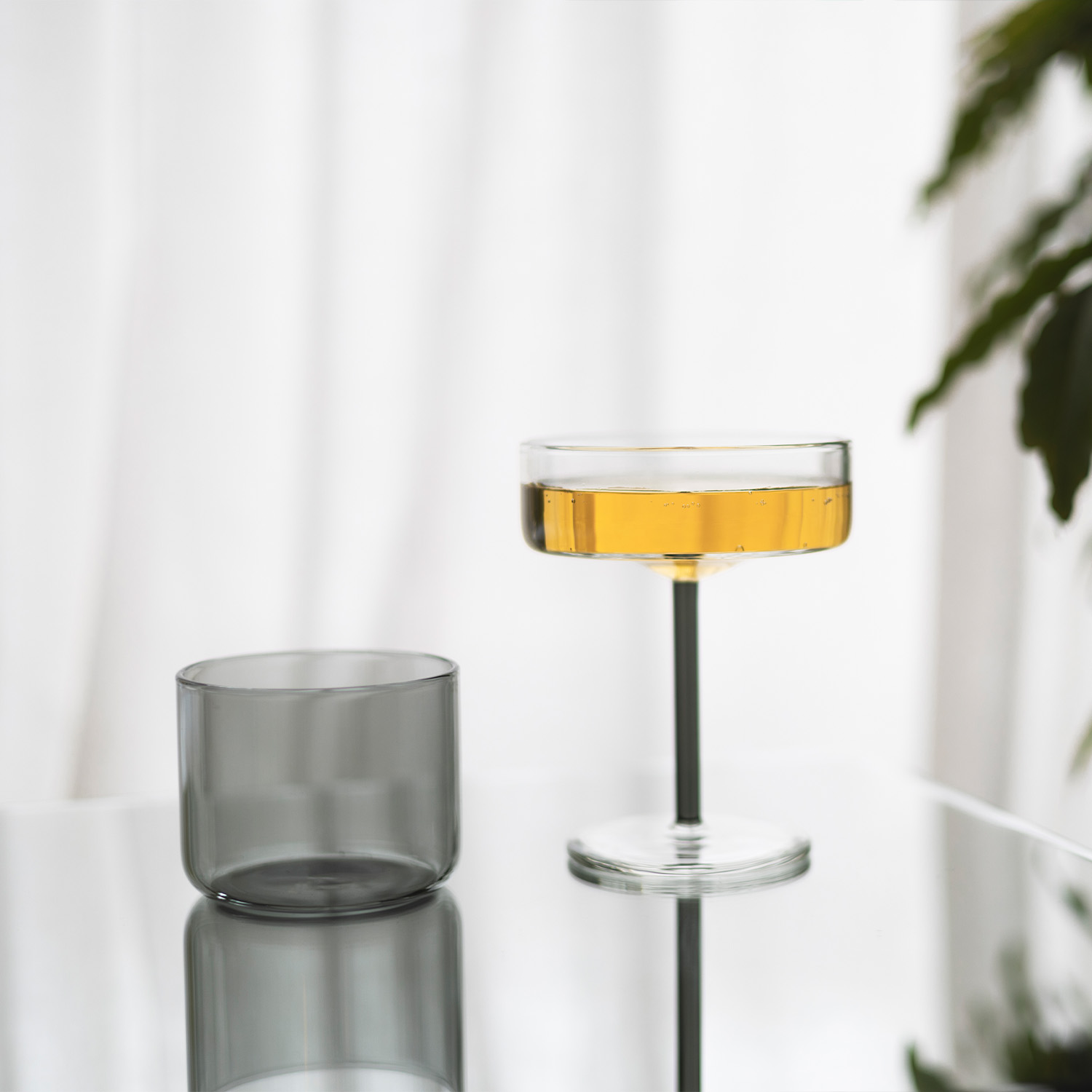 Fizz Trinkglas aus durchgefärbtem Glas, Grau, 290 ml, Ansicht 4