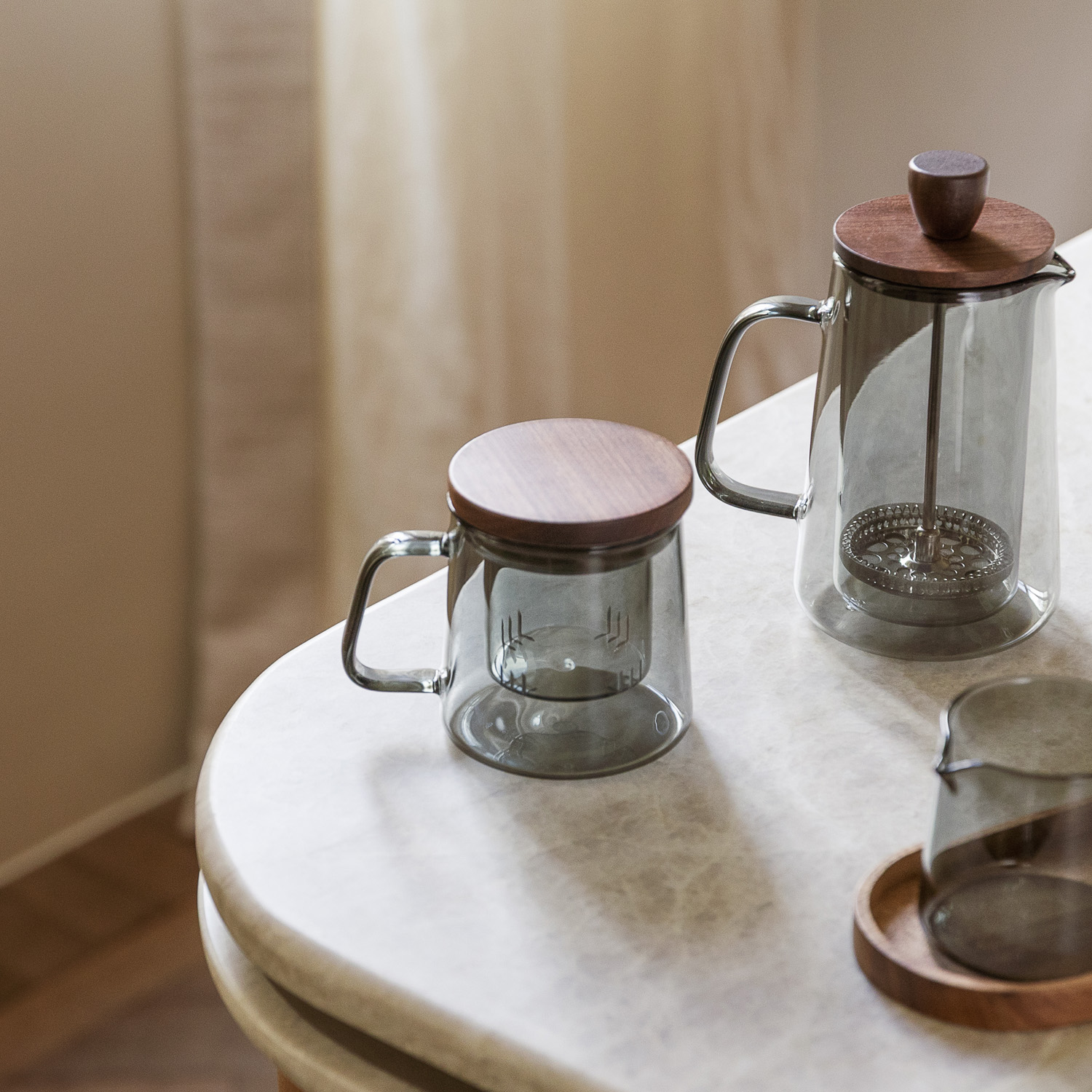 Luma Becher aus Glas mit Glasfilter und Deckel, mit Glasfilter und Deckel Grau, 9,8 cm hoch, Ansicht 5