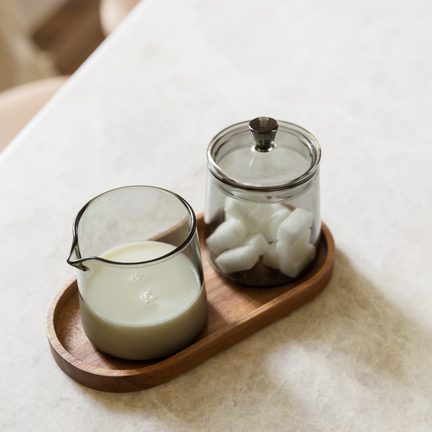 Luma Milchkännchen mit Zuckerdose aus Glas, Grau, Ansicht 4