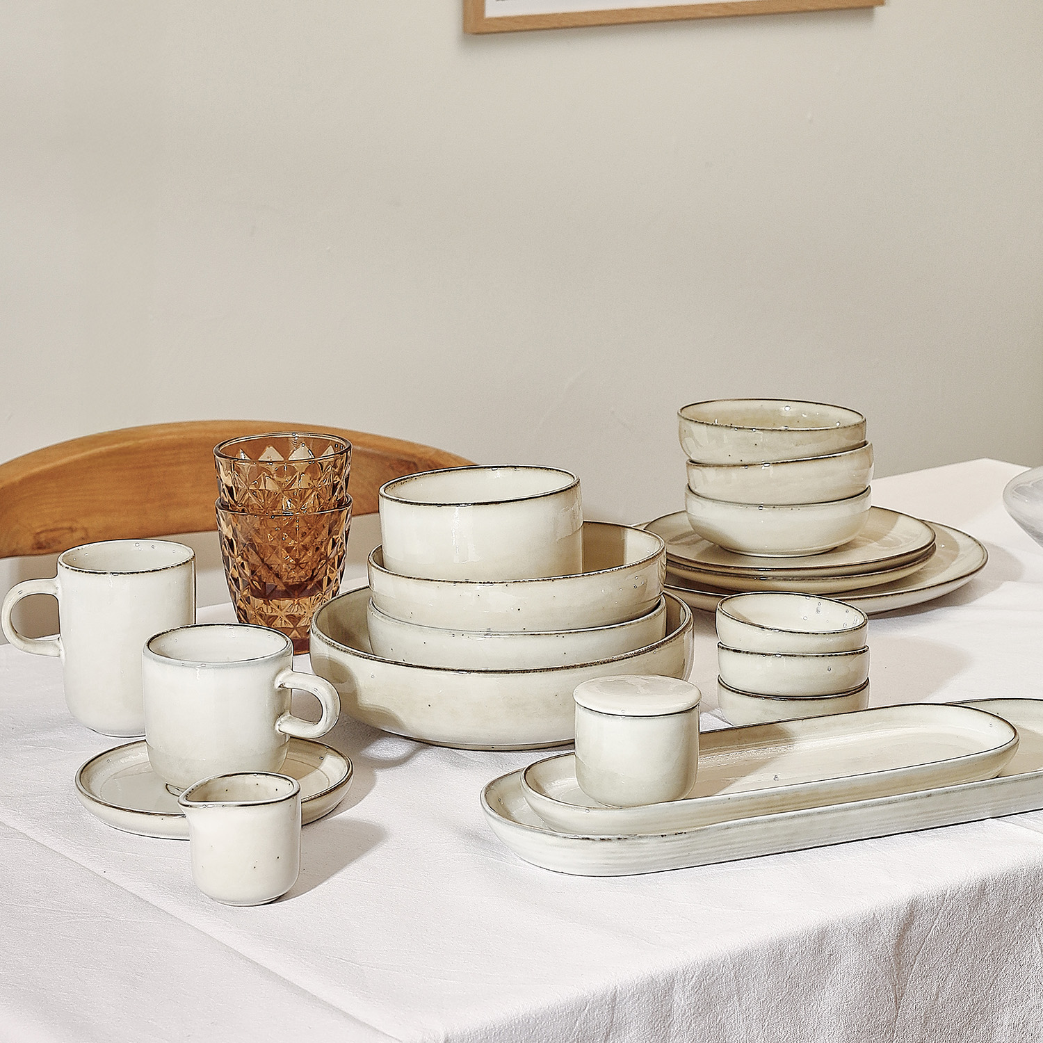 Meridian Geschirrset aus Steinzeug, Elfenbein, 16-teilig, Ansicht 3