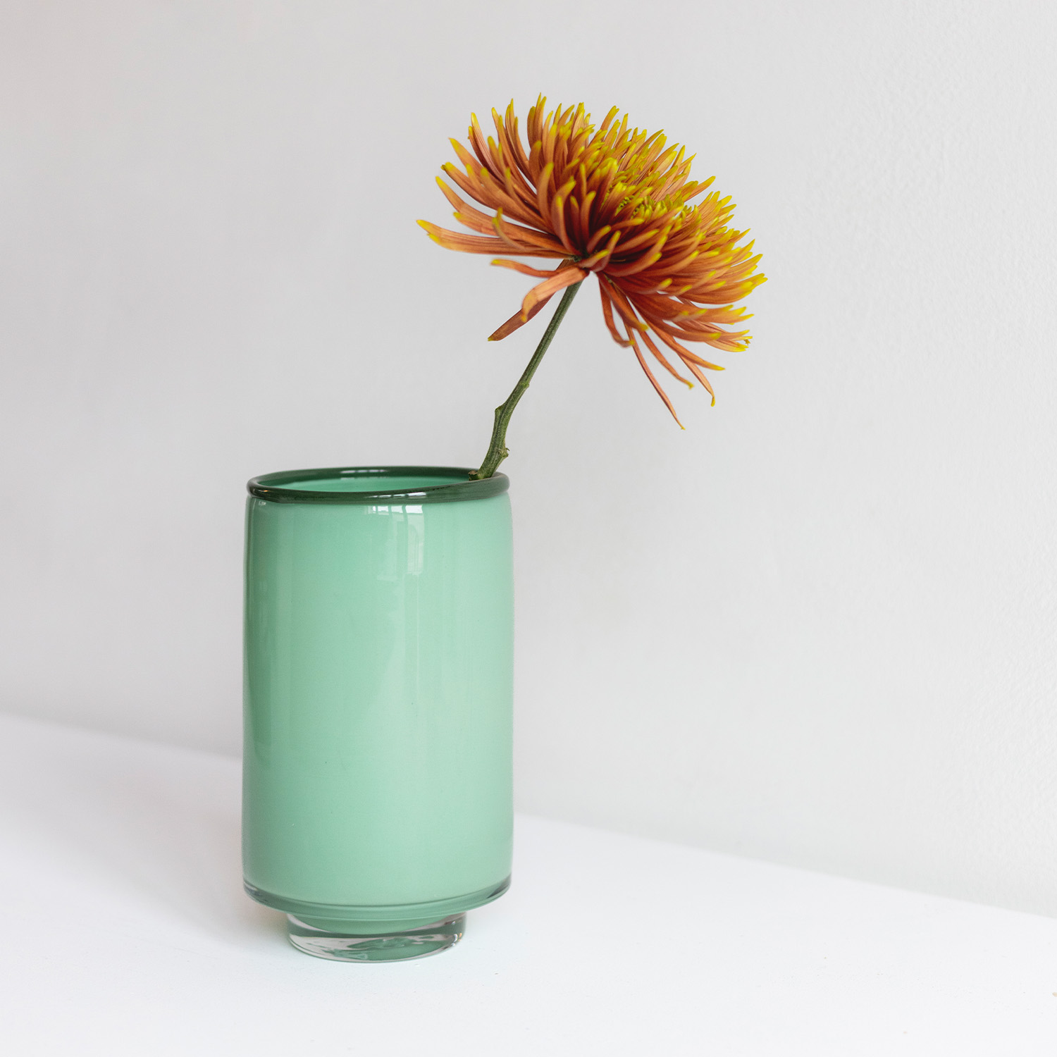 Milo Vase aus Glas mit Sprühfarbe, Pistaziengrün, Ø 12 cm, H 21,5 cm, Ansicht 3