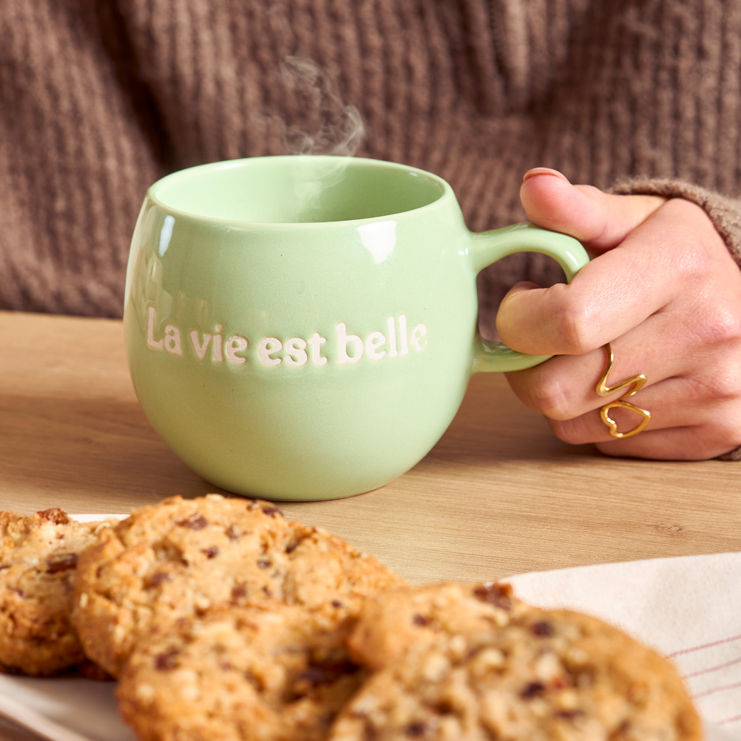 Muggies Becher aus Steinzeug, „La vie est belle“ Grün, 420 ml, Ansicht 4