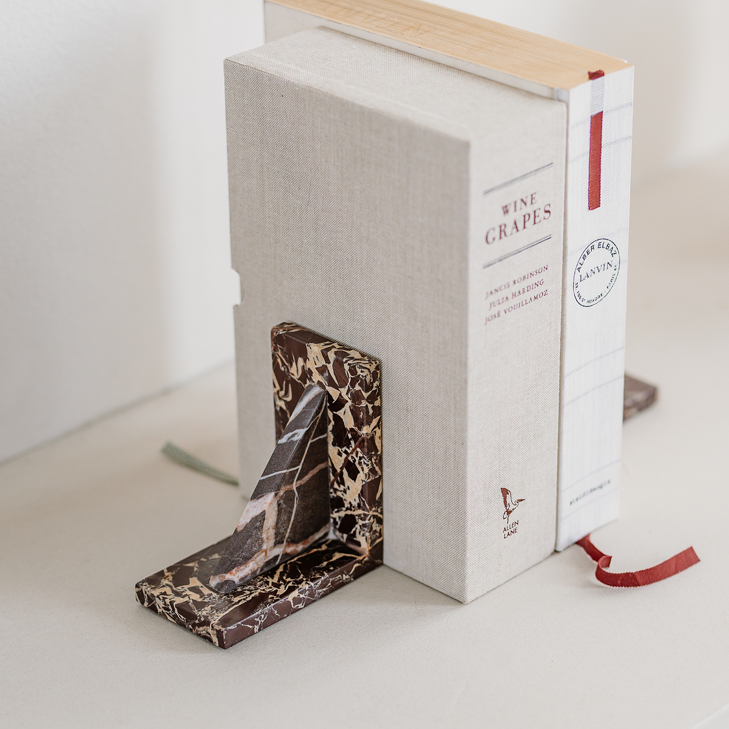 Opus Buchstütze im 2er-Set, Marmor Burgunderrot, Ansicht 4