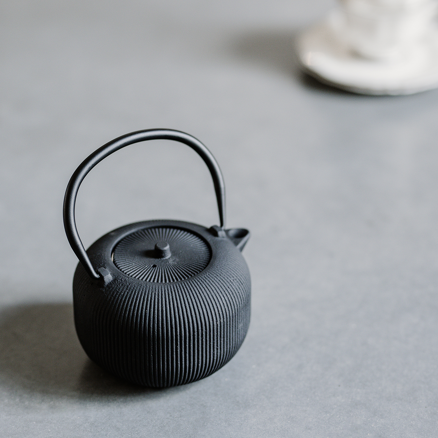 Sencha Teekanne aus Gusseisen, Linien Schwarz, 350 ml, Ansicht 6