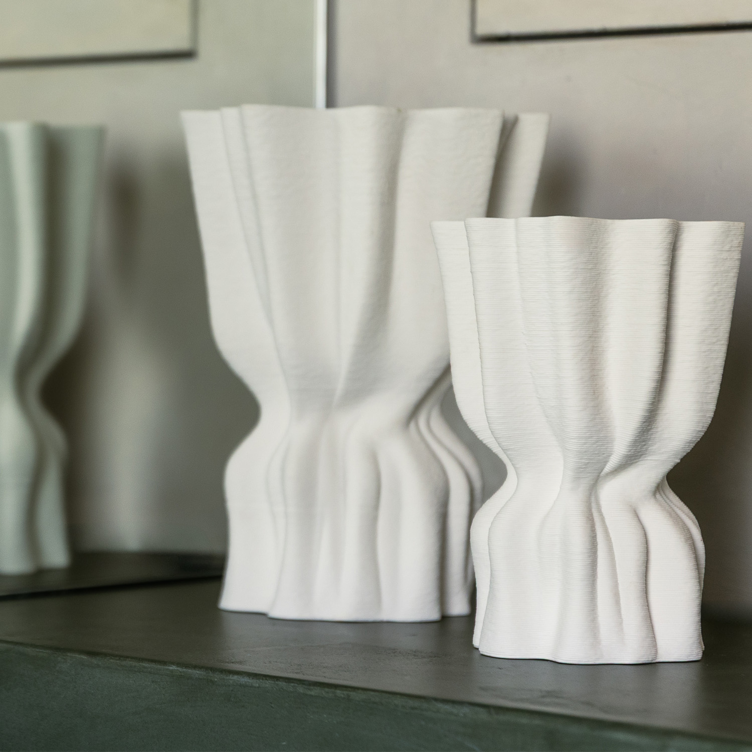 Vea Vase aus Steinzeug, drapiert Weiß, 22 × 17,5 cm, H 29 cm, Ansicht 4
