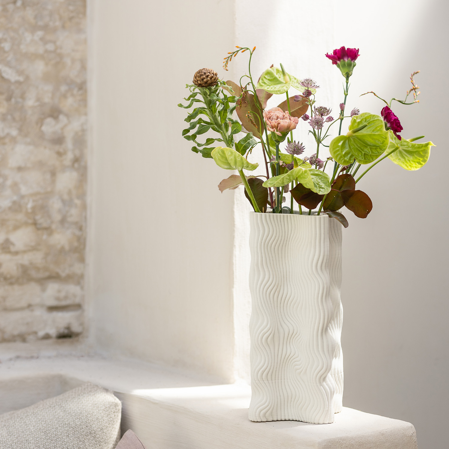 Vea Vase aus Steinzeug, fließend Weiß, 17,5 × 17,5 cm, H 33 cm, Ansicht 5