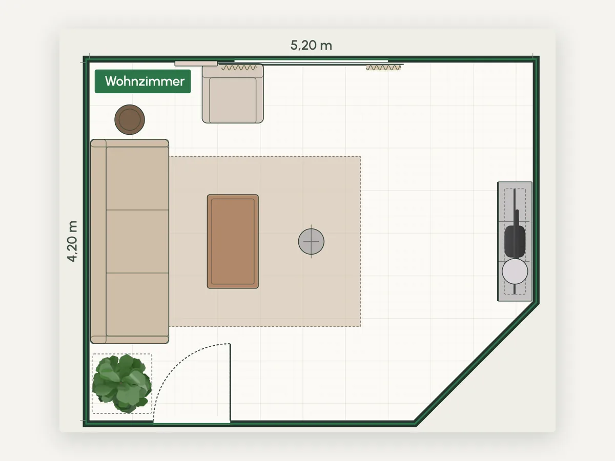 Wohnzimmer mit abgeschrägter Ecke in der Draufsicht, eingerichtet mit Sofa, Couchtisch, Teppich und dem TV-Möbel gegenüber dem Sofa